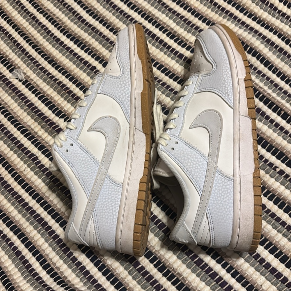 Size 9.5 Nike dunks - Picture 3 of 4